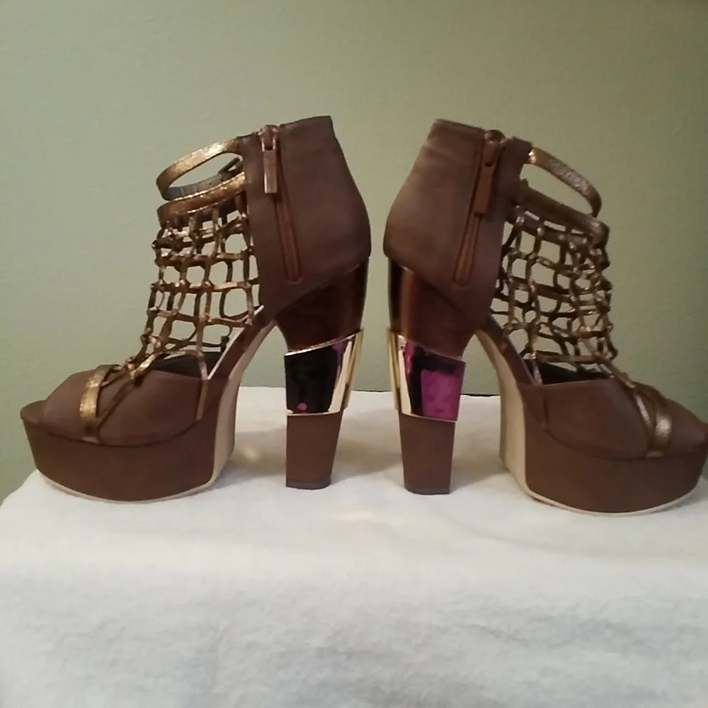 Michael Antonio Studio Platform Shoe Size 7
